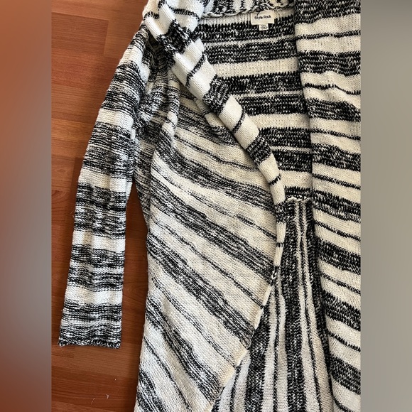 Super Cozy Black & White Open Cardigan Sweater - Picture 4 of 4